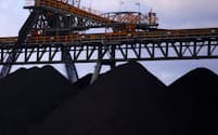 石炭の需給緩和観測が強まっている
（豪東部の炭鉱）=ロイター
