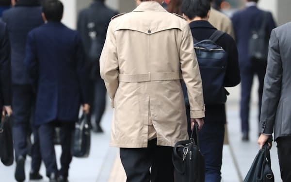 日本の正社員の多くは、意に沿わない転勤命令にも従わなければならない
                                                        