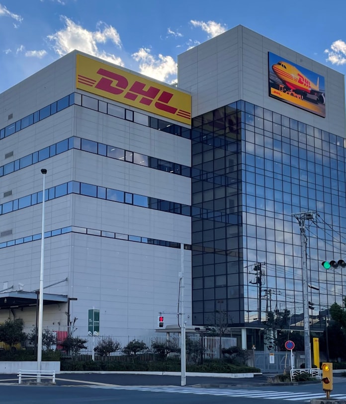Dhl 物流拠点に太陽光 日本経済新聞 Dhl 物流拠点に太陽光 日本経済新聞