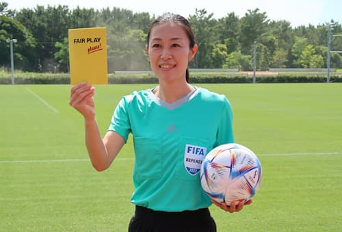 サッカー国際審判 山下良美 下 先駆者の自覚 Jでも笛 日本経済新聞 サッカー国際審判 山下良美 下 先駆者の自覚 Jでも笛 日本経済新聞