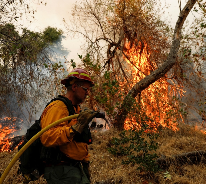 米大統領2候補 山火事でも舌戦 日本経済新聞