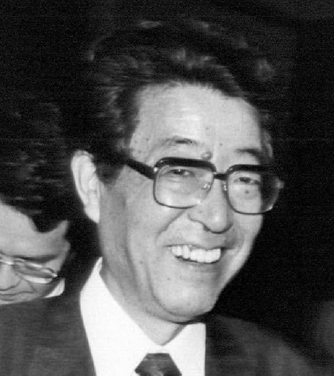 渡部恒三さん 元衆院副議長 日本経済新聞