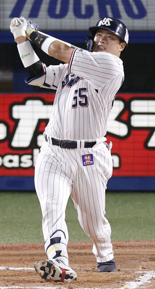 プロ野球 村上が最年少三冠王 最終戦で豪快56号 日本選手最多 日本経済新聞 プロ野球 村上が最年少三冠王 最終戦で豪快56号 日本選手最多 日本経済新聞