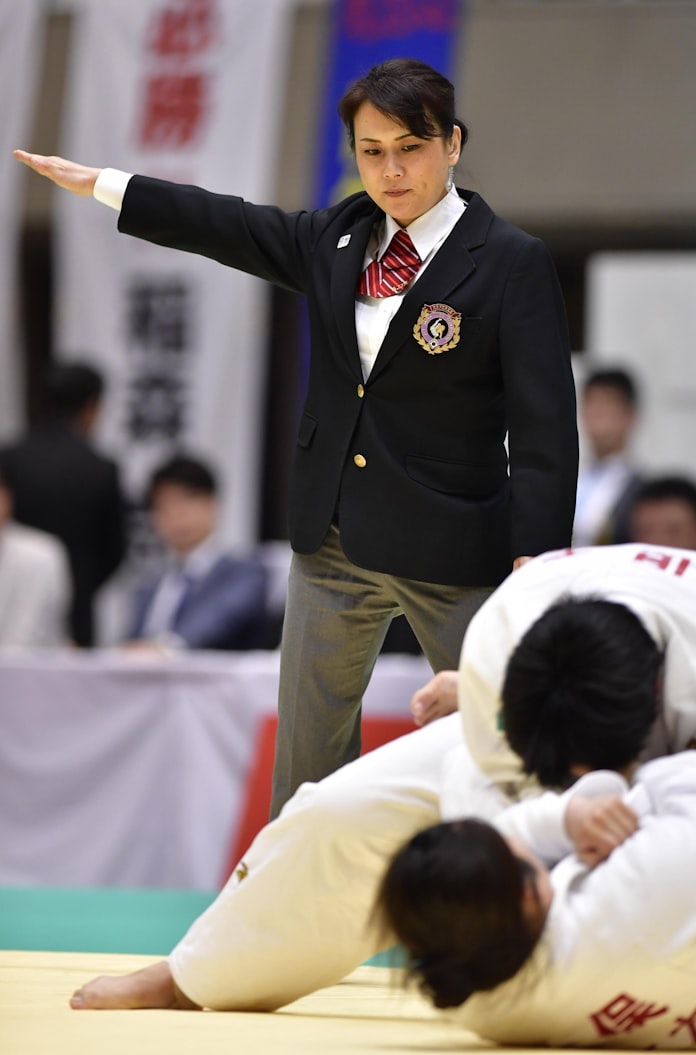 柔道審判員 花火師天野安喜子さん 日本経済新聞 柔道審判員 花火師天野安喜子さん 日本経済新聞