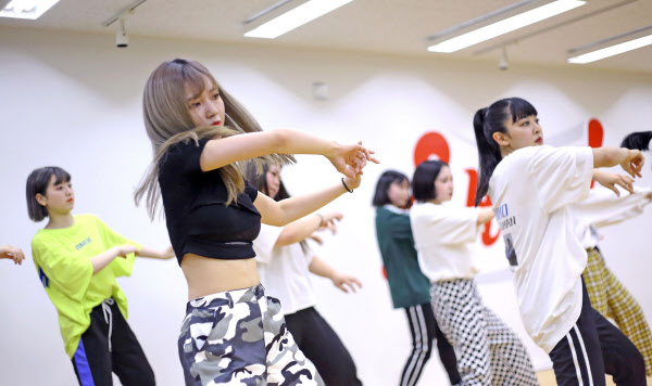 K Pop 日韓懸け橋に 日本経済新聞 K Pop 日韓懸け橋に 日本経済新聞