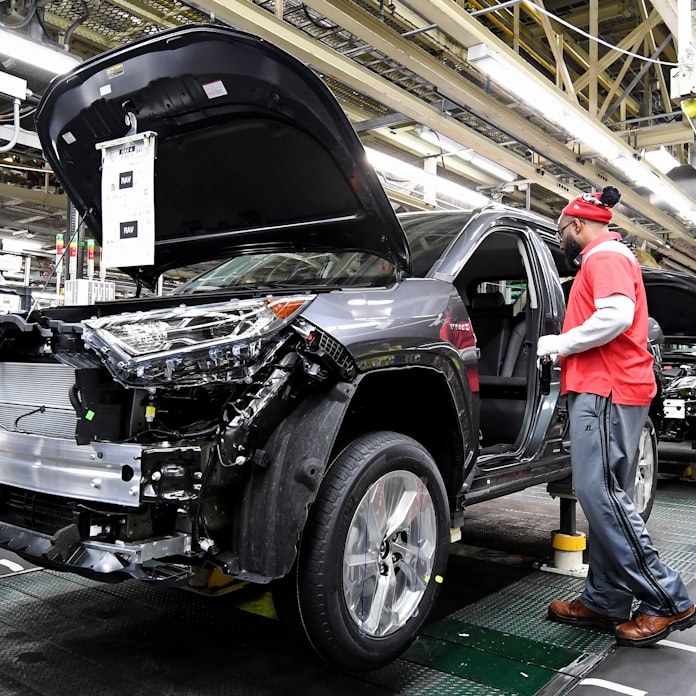 トヨタ米首位、真価問うEV戦略 GMの牙城崩す: 日本経済新聞