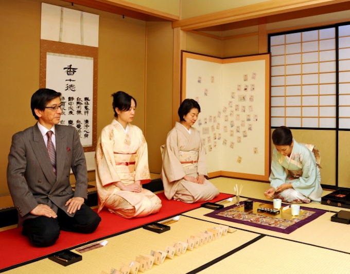 心研ぎ澄まし 香りを聞く 日本経済新聞