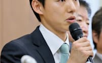 無罪判決を受け記者会見する藤井美濃加茂市長（5日、名古屋市中区）