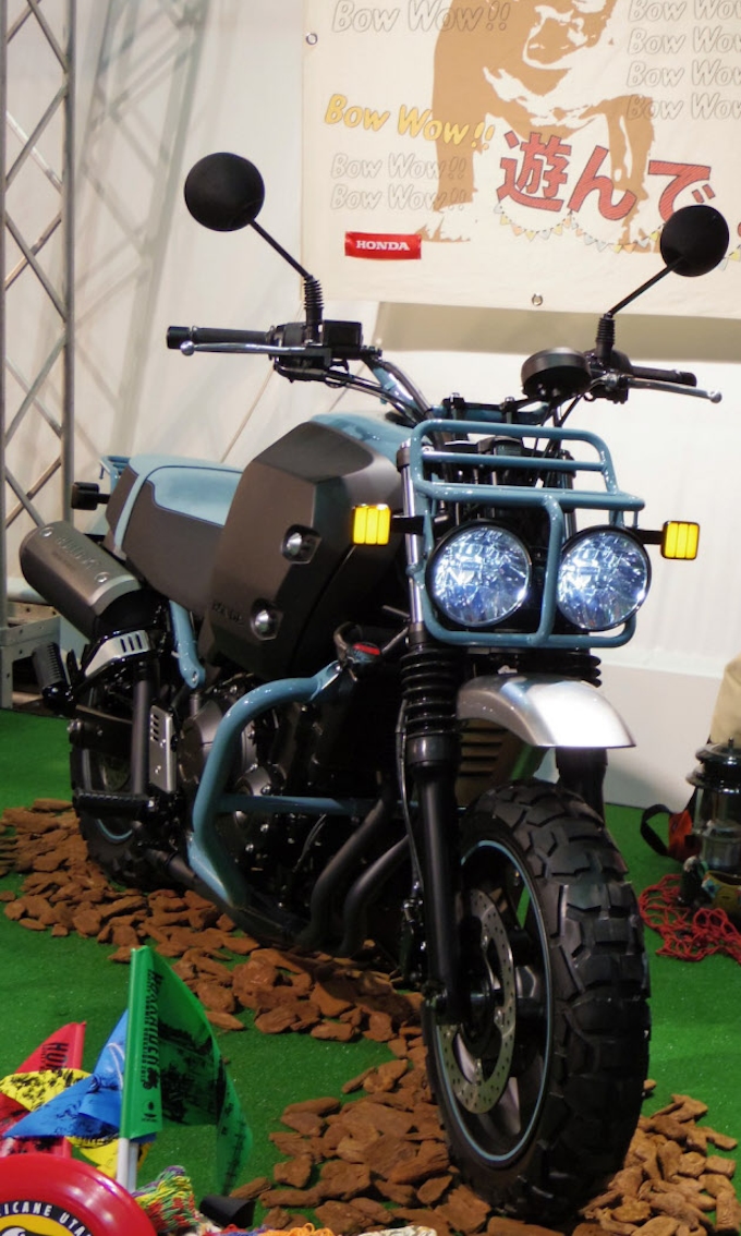 フラッシュ ホンダ バイク 女性がデザイン 日本経済新聞