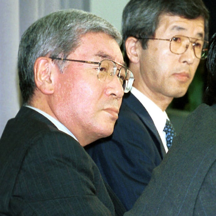 小泉首相 歴代4外務次官を更迭 日本経済新聞 小泉首相 歴代4外務次官を更迭 日本経済新聞