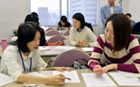 関西学院大が開講した「女性リーダー育成コース」の授業（大阪市）