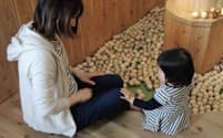 東京おもちゃ美術館は木製の玩具を集めた部屋が人気（東京・新宿）