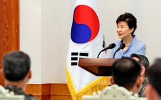 北朝鮮の挑発に備えるよう檄を飛ばす朴槿恵大統領（6月30日、韓国全軍主要指揮官会議）=韓国大統領府提供