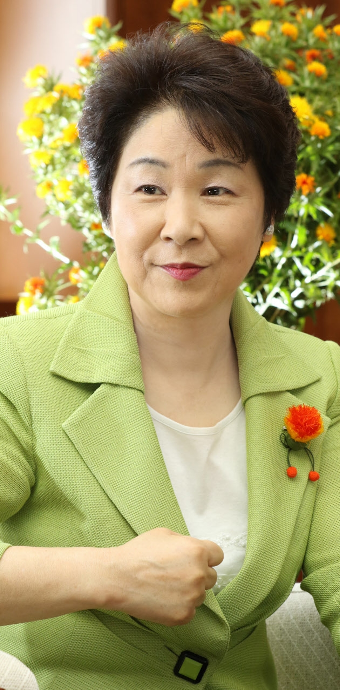 山形県知事 吉村美栄子 1 日本経済新聞