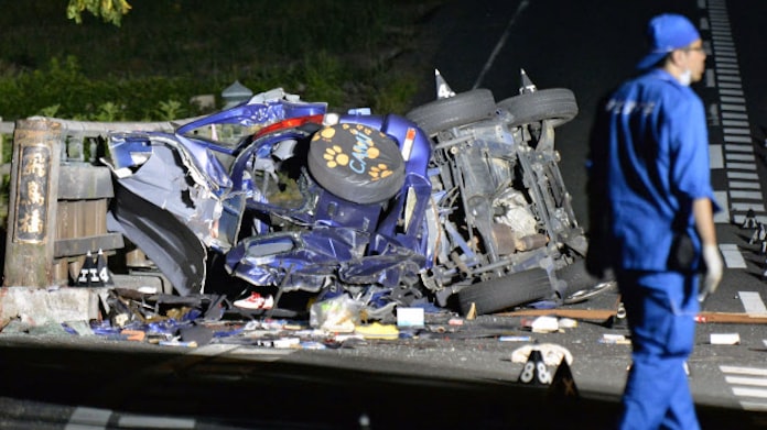 欄干に車衝突 5人死亡 日本経済新聞 欄干に車衝突 5人死亡 日本経済新聞