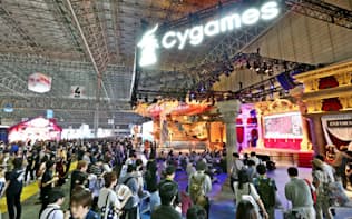 「東京ゲームショウ」が開幕し、にぎわうサイゲームスのブース（17日）