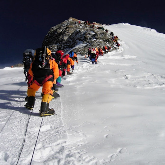 エベレスト遭難 映画に 日本経済新聞 エベレスト遭難 映画に 日本経済新聞