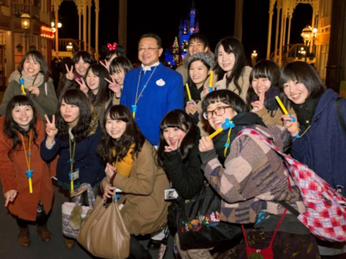 アルバイトの数 東京ディズニーリゾートで 働く全従業員の86 にあたる1万8700人 日本経済新聞 アルバイトの数 東京ディズニーリゾートで 働く全従業員の86 にあたる1万8700人 日本経済新聞