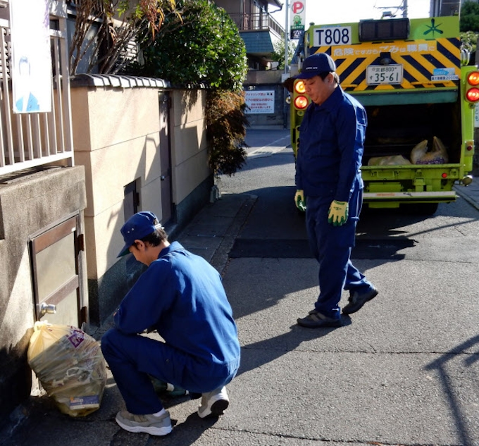 分別違反 許しません ごみ袋開封調査 効果は 日本経済新聞