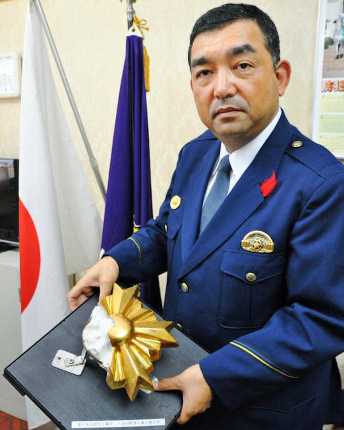 殉職警官の魂 旭日章を継ぐ 岩手の交番 津波で3人死亡 日本経済新聞
