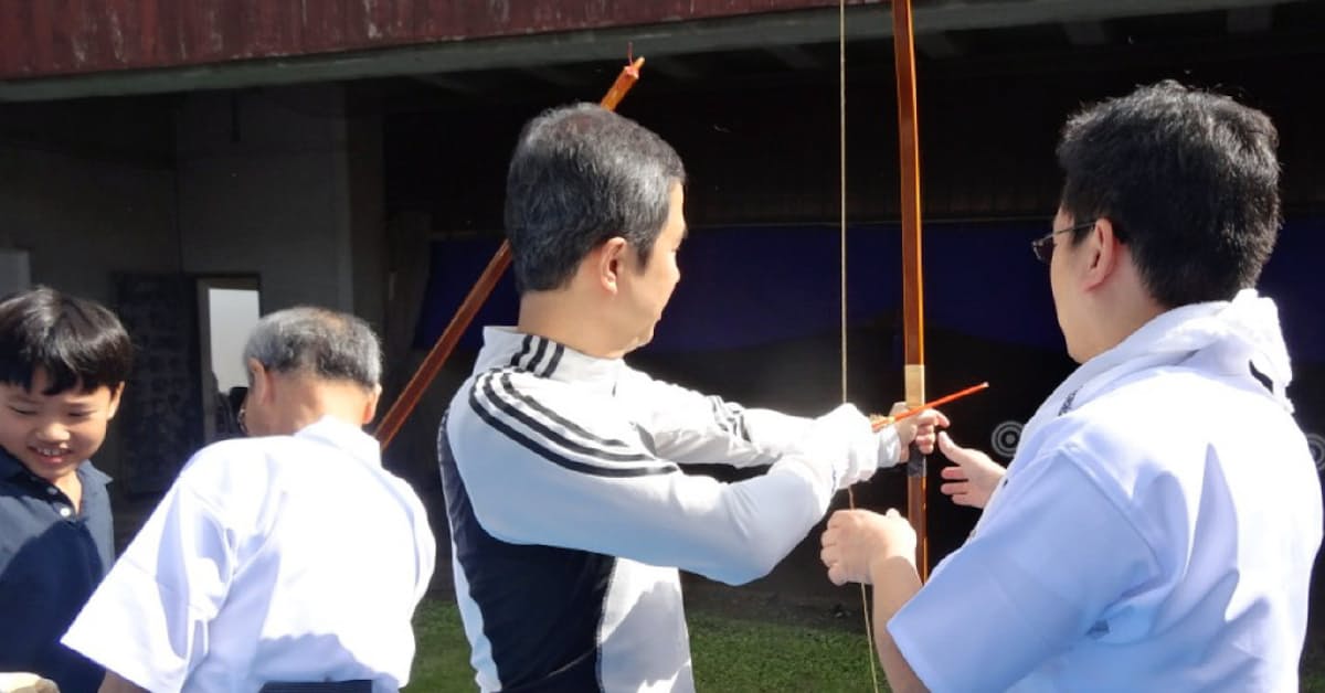 弓道に心射抜かれて 1 日本経済新聞