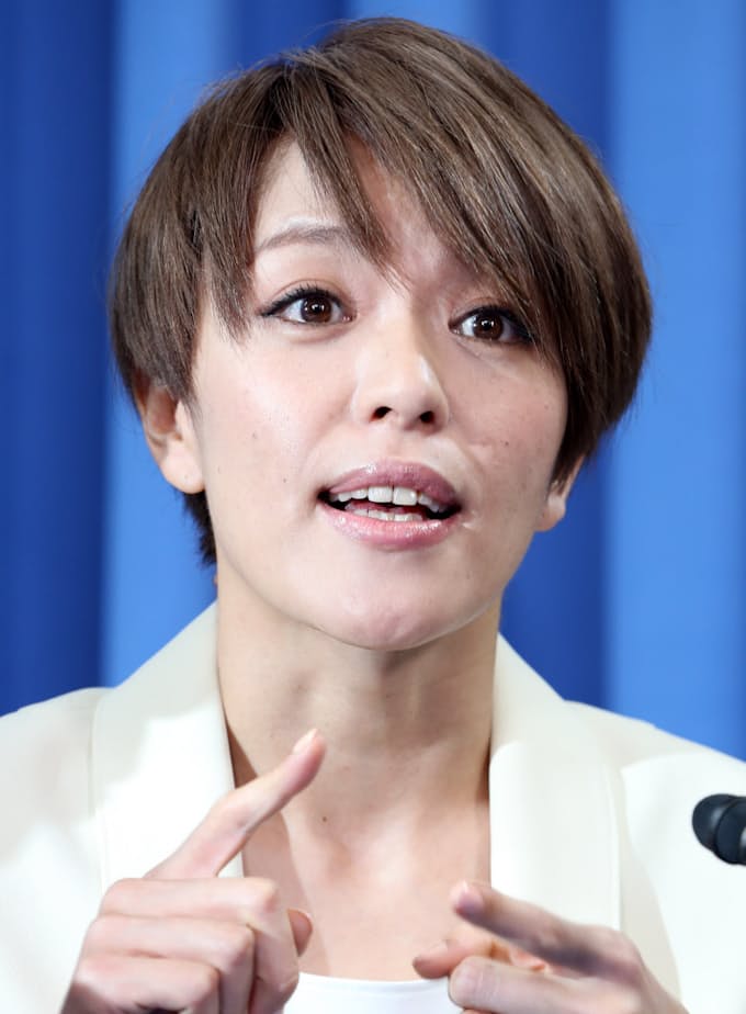 手話で決意表明 自民 今井氏公認を発表 日本経済新聞