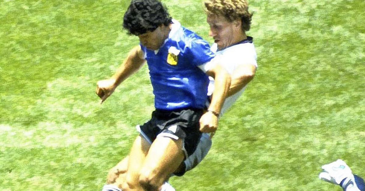 マラドーナさん死去 ピッチの傑物 聖俗混然 日本経済新聞 マラドーナさん死去 ピッチの傑物 聖俗混然 日本経済新聞