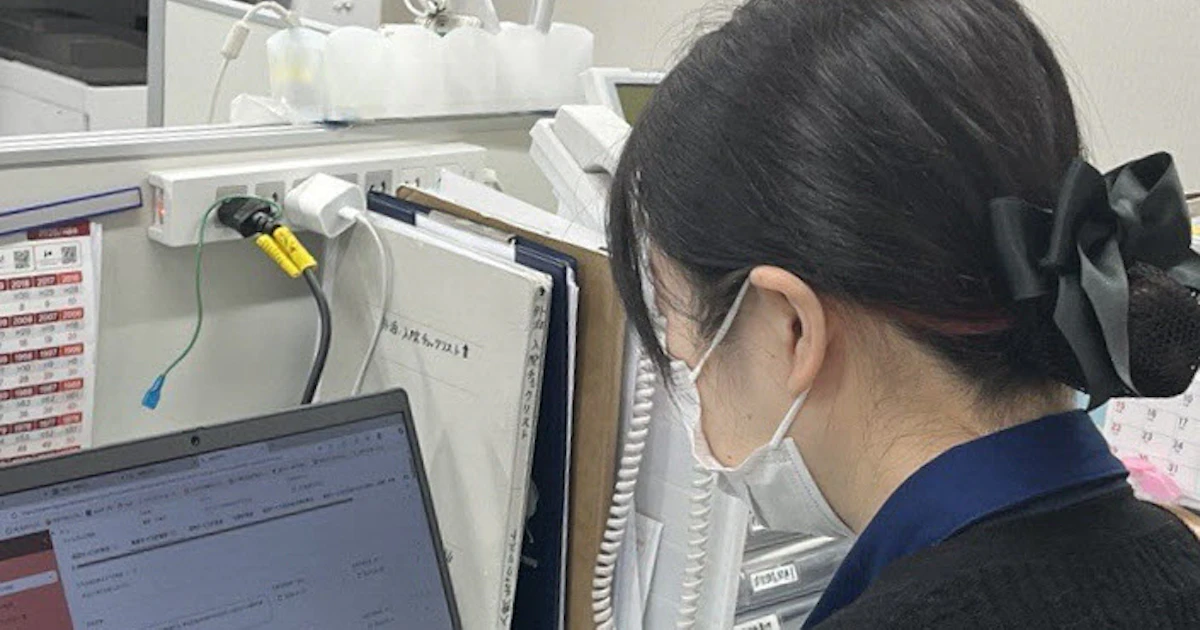 〈小さくても勝てる〉介護人材不足、AIで打破 効率化で入所者に目配りしやすく - 日本経済新聞