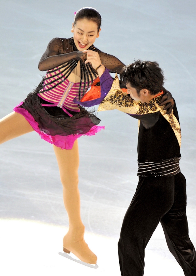 浅田 高橋が 金 の舞 フィギュア エキシビション 日本経済新聞