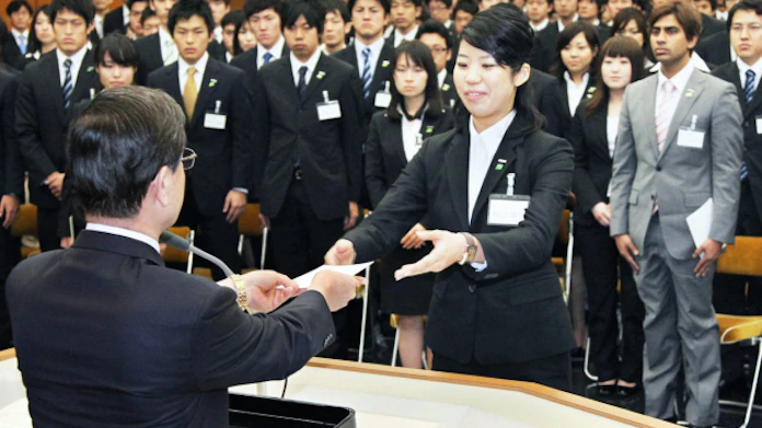 一斉に入社式 少数精鋭に期待 73万人緊張の船出 日本経済新聞 一斉に入社式 少数精鋭に期待 73万人緊張の船出 日本経済新聞