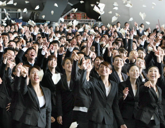 一斉に入社式 少数精鋭に期待 73万人緊張の船出 日本経済新聞 一斉に入社式 少数精鋭に期待 73万人緊張の船出 日本経済新聞