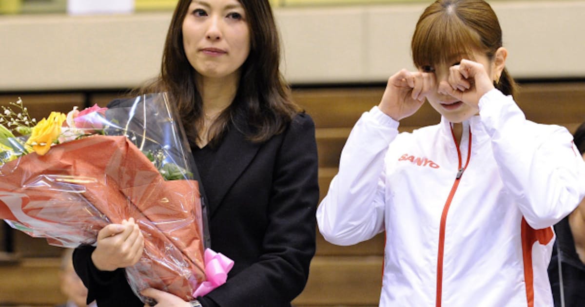バドミントンの小椋さん 引退セレモニーで涙 日本経済新聞 バドミントンの小椋さん 引退セレモニーで涙 日本経済新聞