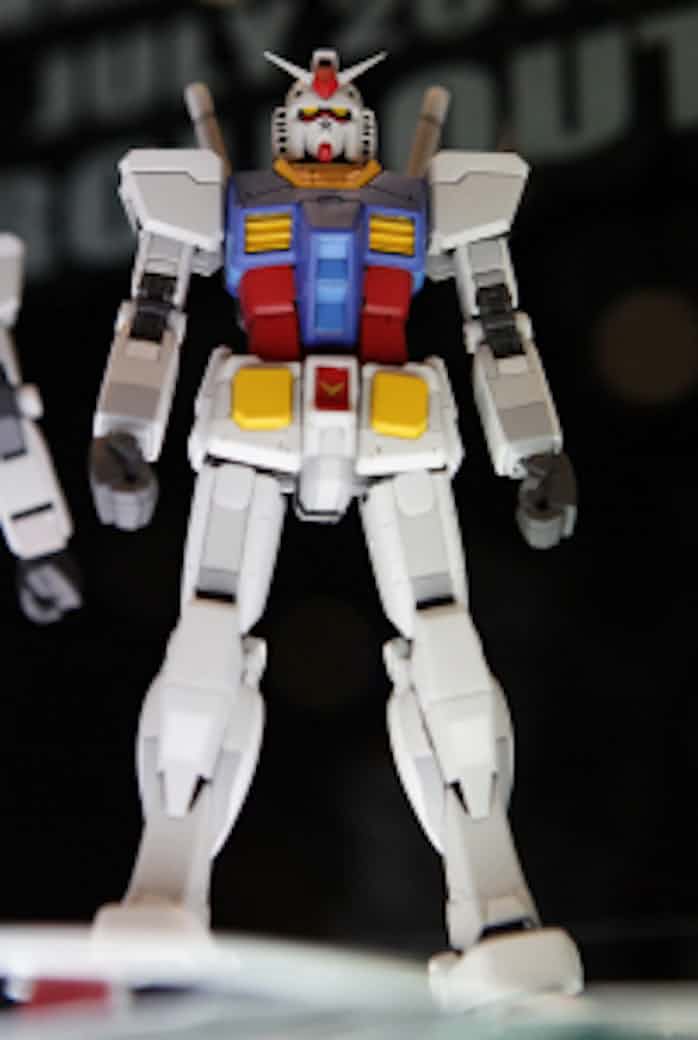 ガンダム30歳 長寿プラモの研究 上 日本経済新聞