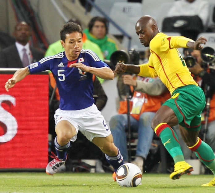 長友 鮮やか エトー封じ スパイク跡がその証し 日本経済新聞 長友 鮮やか エトー封じ スパイク跡がその証し 日本経済新聞