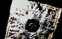 宇宙ヨット技術の実証機「イカロス」から分離したカメラで撮影した、機体の全景=宇宙機構提供・共同