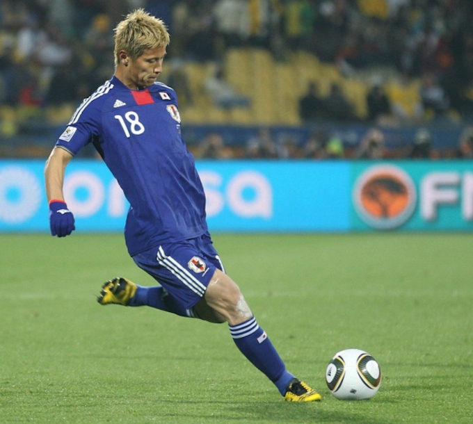 本田の無回転シュート ミズノが演出 日本経済新聞