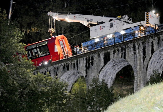 スイス列車事故 兵庫の64歳女性死亡 邦人38人負傷 日本経済新聞