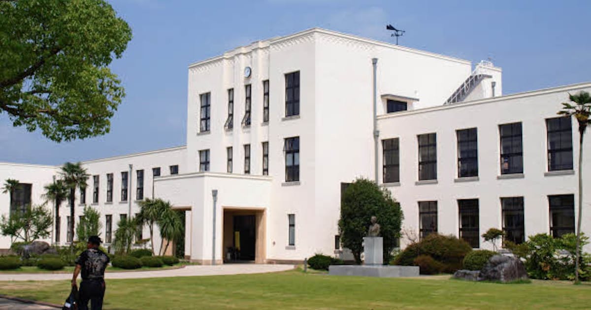 アニメの舞台 歴史的建物にファン殺到 日本経済新聞