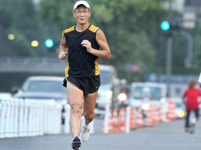 ゆっくり長く走る 苦行 のような練習に耐える 日本経済新聞 ゆっくり長く走る 苦行 のような練習に耐える 日本経済新聞