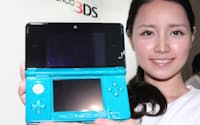 任天堂が発表した新型携帯ゲーム機「ニンテンドー3DS」(29日、千葉市の幕張メッセ)