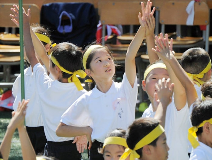 愛子さま 運動会でフォークダンスに参加 日本経済新聞 愛子さま 運動会でフォークダンスに参加 日本経済新聞