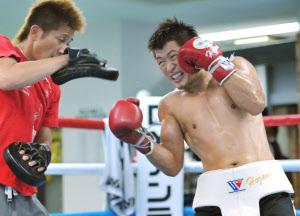 長谷川穂積 フェザー級でも強い相手とやって倒したい 日本経済新聞 長谷川穂積 フェザー級でも強い相手とやって倒したい 日本経済新聞