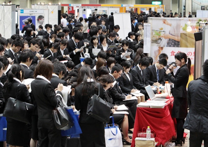 12年卒の就活 本格始動 都内で合同説明会 日本経済新聞