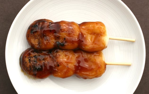 みたらし団子 焼き目しっかり たれたっぷり Nikkei Style みたらし団子 焼き目しっかり たれたっぷり Nikkei Style