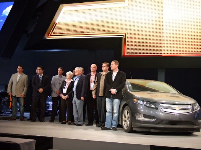 米gm 電気自動車 ボルト 公開 340万円で年内発売 日本経済新聞