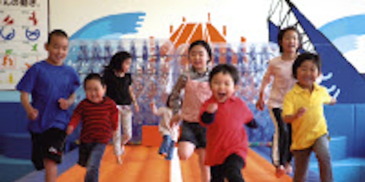 子供向けビジネス 娯楽費 教育費 でゆるむ財布のひも 日本経済新聞