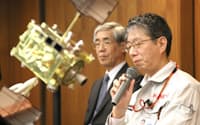 あかつきの軌道投入失敗を発表するJAXA担当者(8日、神奈川県相模原市)