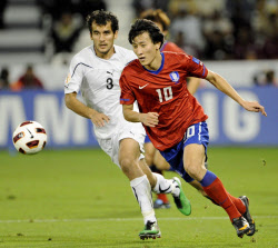 韓国が2大会連続3位 アジア杯 3 2でウズベク下す 日本経済新聞