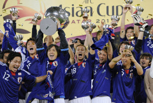 サッカー日本 17位でアジア最上位に Fifaランク 日本経済新聞