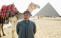 13日、観光客が戻り始めたエジプト・ギザのピラミッド=共同